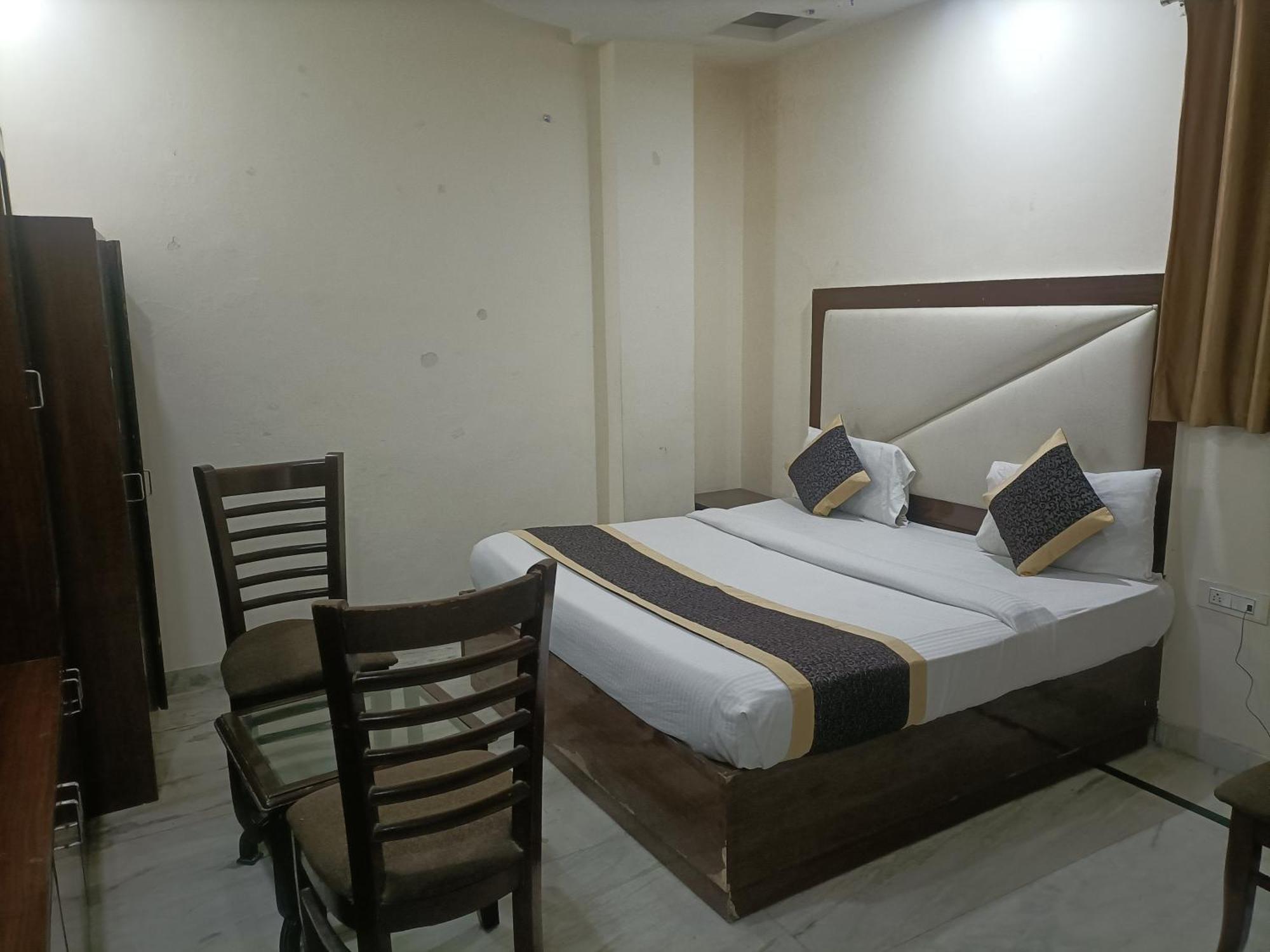 Hotel Ringer New Delhi Bagian luar foto