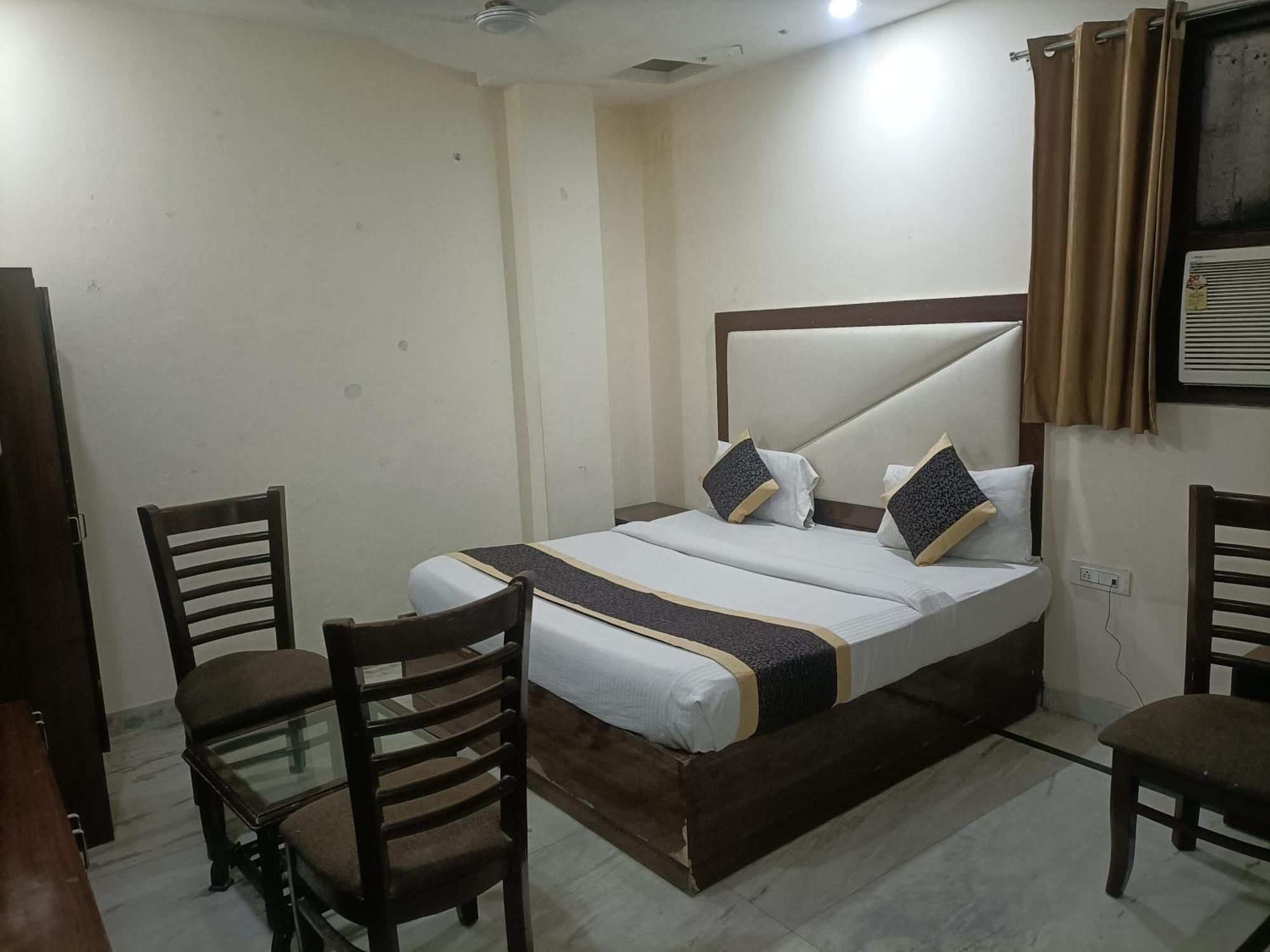 Hotel Ringer New Delhi Bagian luar foto