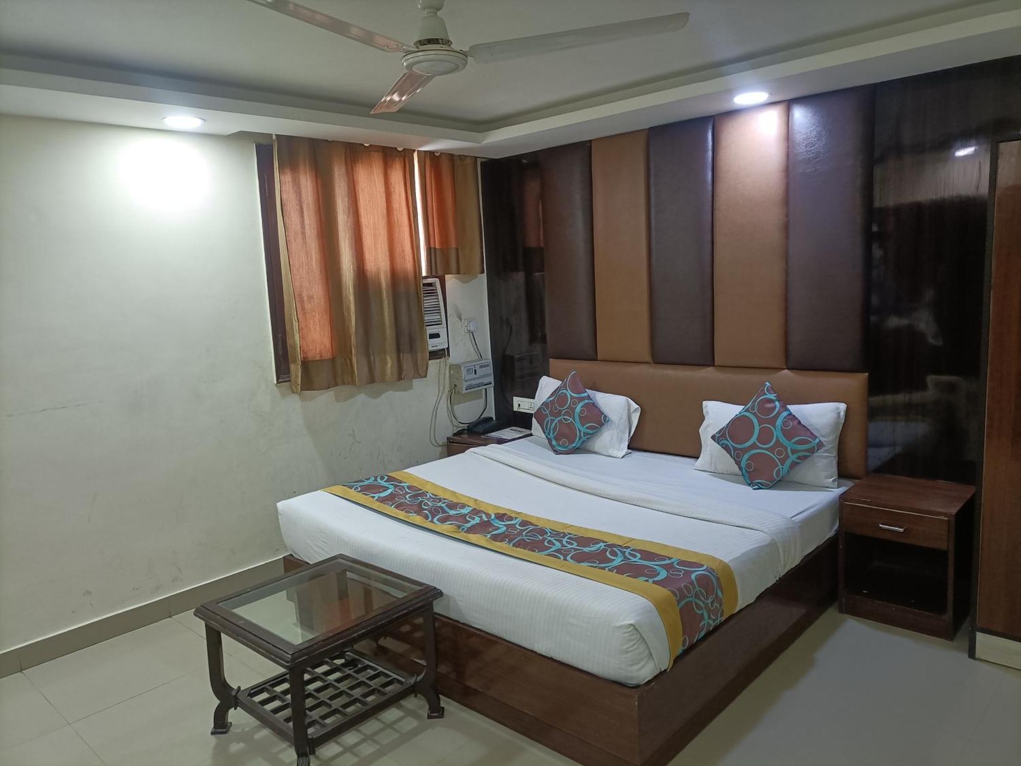 Hotel Ringer New Delhi Bagian luar foto